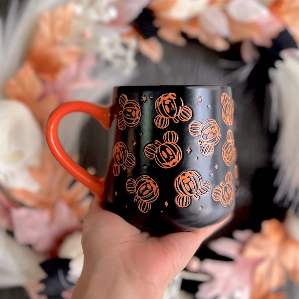 ✨NEW🎃Disney Black and Orange Mickey Jack o Lantern Pumpkin Pattern🖤